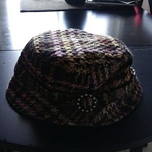 Hat with rhinestone buckle